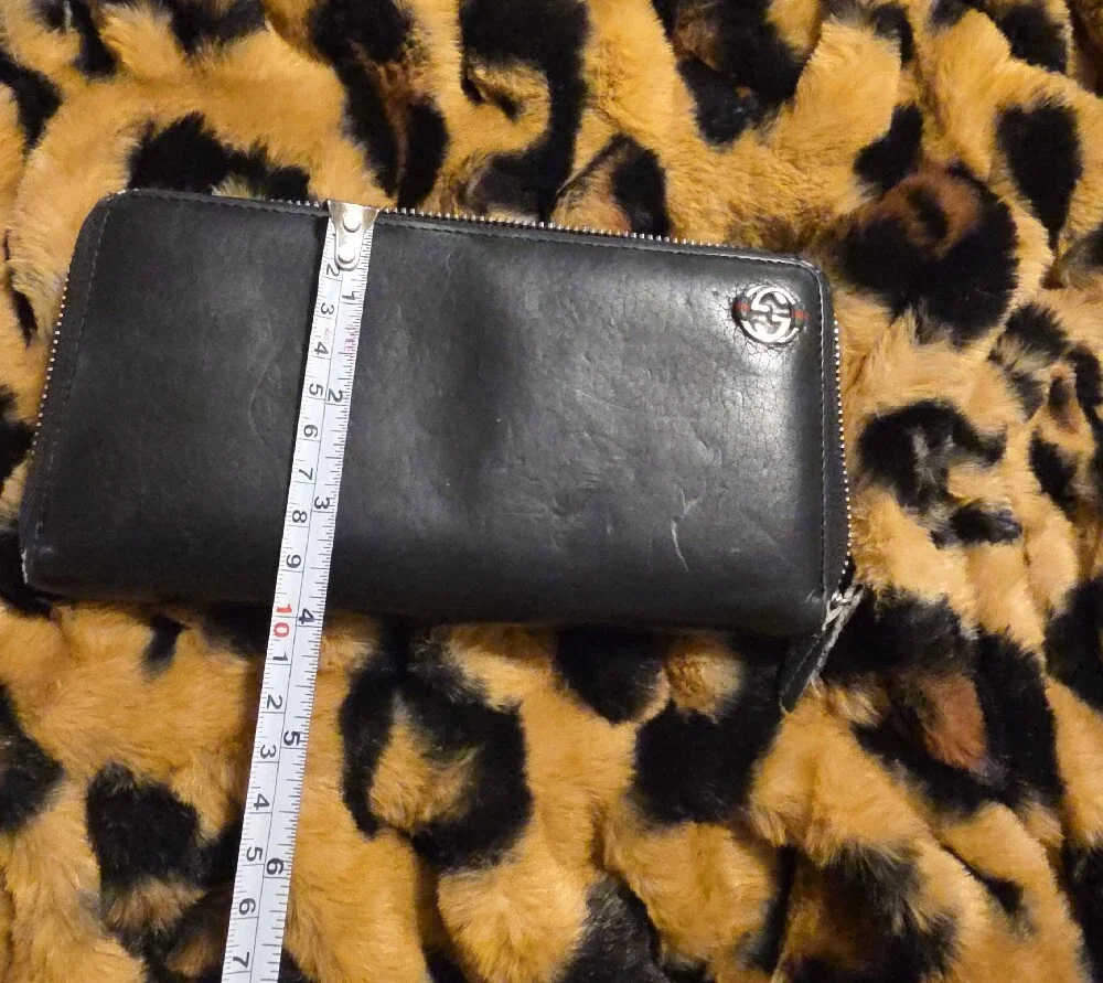Gucci Black Leather Zip Card Holder with Silver Logo
